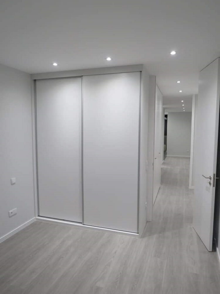 MDI114003-Roupeiro-com-Portas-de-Correr-Moveis-Dias.jpg